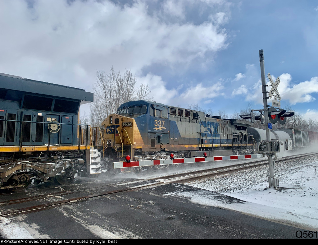 CSX 337 on Q561